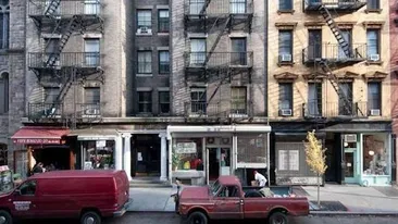 Super originalitate! Doi arhitecţi români au transformat un apartament de 40 mp din New York într-o locuinţă superbă!