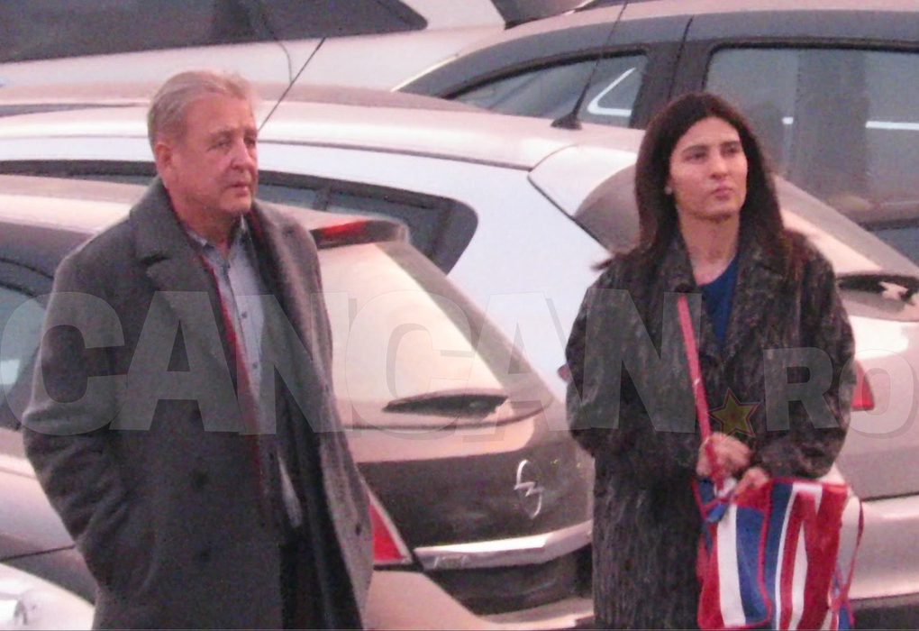 La 4 ani de la moartea regizorului, Dana (36 de ani) a fost filmată în compania unui bărbat mult mai în vârstă. Avem imaginile în premieră. Văduva lui Sergiu Nicolăescu iubeşte din nou?!