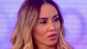 Flore rupe tăcerea, după ce a fost filmată goală și în stare de ebrietate: ”Eu așa stau în casă! Îl dau în judecată pe polițist” Ce zice de vecina reclamantă