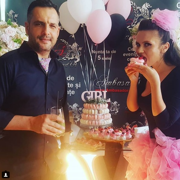 Fetița Cristinei Șișcanu a distrus unul dintre torturile sale! Imagini de senzație cu Petra și tatăl ei, care s-au umplut cu frișcă