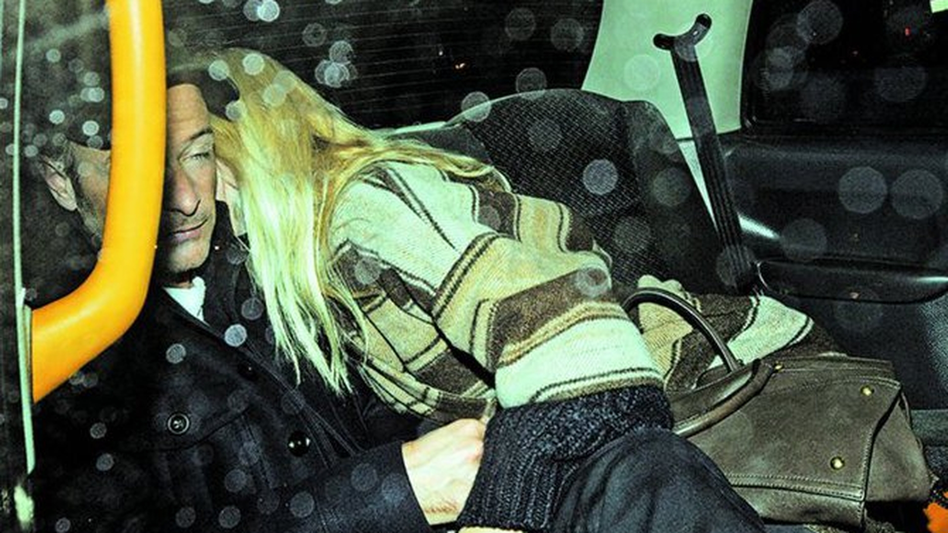 Claudia Schiffer nu tine la bautura. A cazut lata peste sot