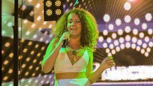 CANCAN te face vedeta! Ea este “Katy Perry” de Romania! Are 14 ani si cel mai haios nume din industria noastra muzicala!
