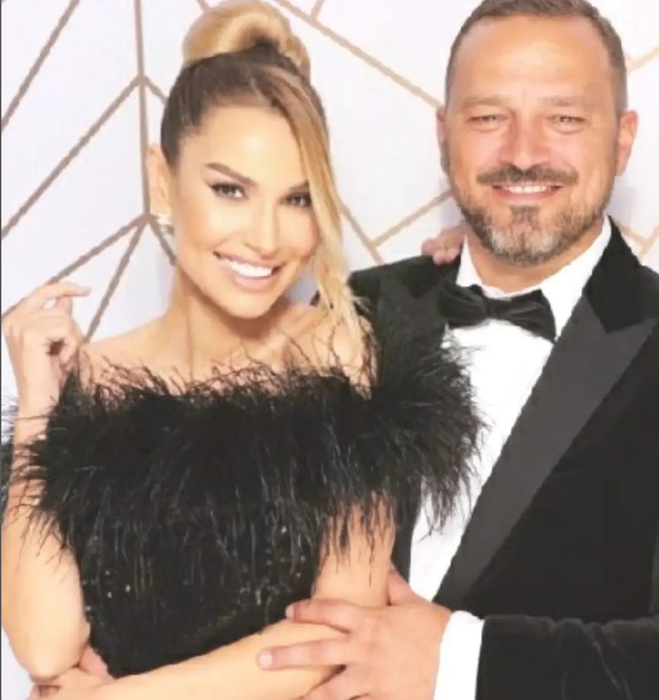 Vasile Geambazi și Gabriela Cristea, doi părinți fericiți (Foto: Instagram)