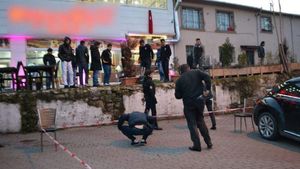 Un nou atac armat în Istanbul!! Cel puţin doi oameni au fost răniţi într-un restaurant