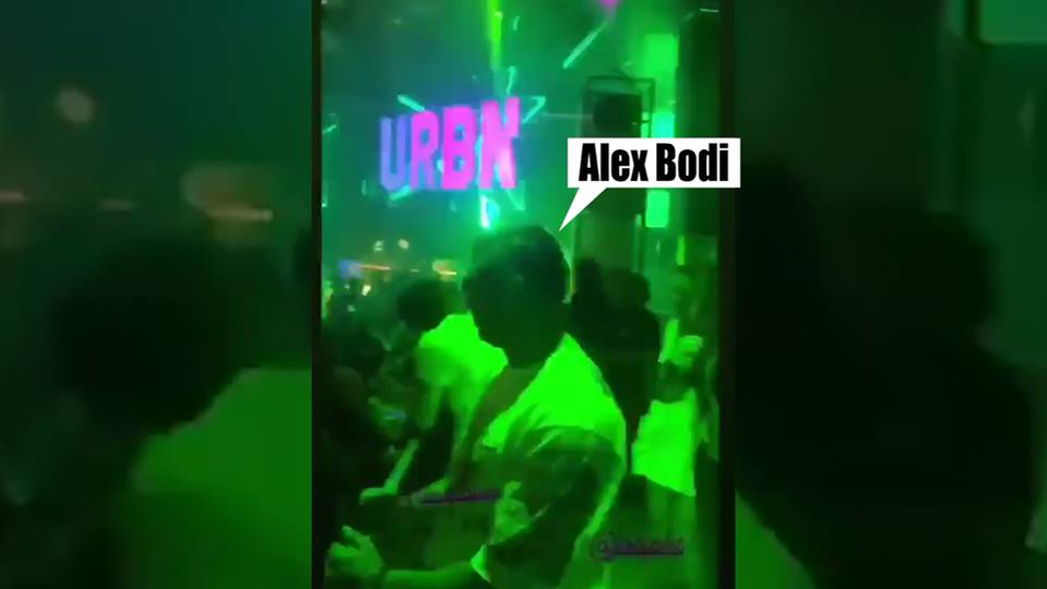 Bianca și Alex s-au “înecat” în șampanie la Dubai