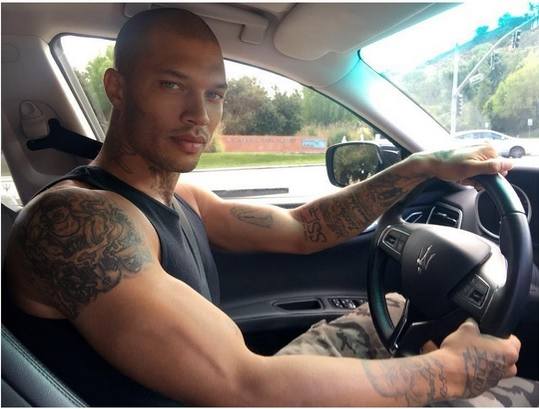 Îl mai ştiţi pe „cel mai sexy deţinut” care a devenit model? Vezi în ce lux trăieşte acum Jeremy Meeks!