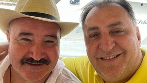 Vali Vijelie a prins gustul vacanțelor! Artistul face show de show în Egipt, alături de Nuțu Cămătaru