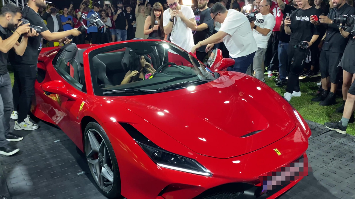 Inna a primit noul Ferrari F8 Spider / Sursă foto: CANCAN.RO