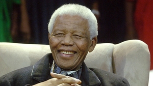 Doar o minune il mai poate salva! Starea de sanatatea a lui Nelson Mandela s-a inrautatit si a fost conectat la aparate