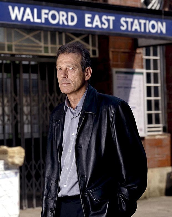Leslie Grantham a murit la vârsta de 71 de ani! Apropiații regretatului actor sunt îngenunchiați de durere