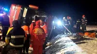 Un mort și șase răniți în Vrancea, după ce un autocar s-a răsturnat | VIDEO