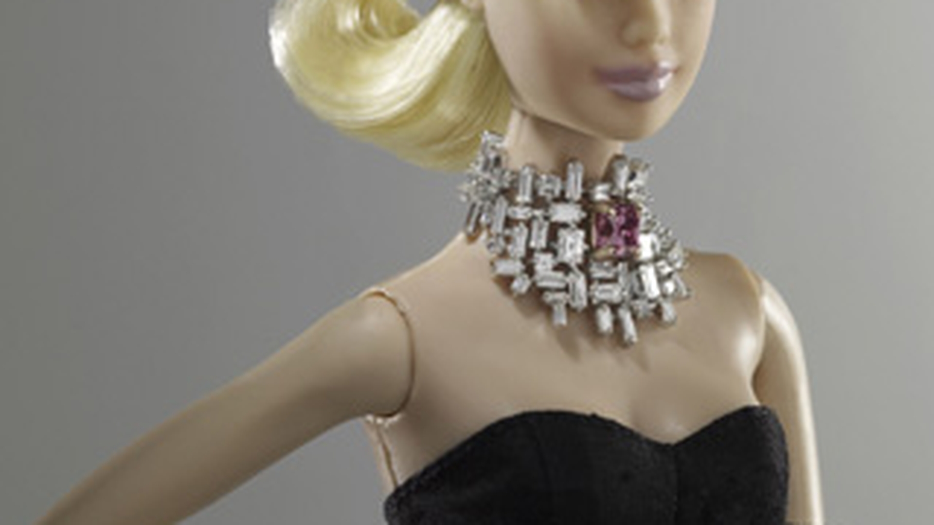 Aceasta este cea mai scumpa papusa Barbie din lume! Afla aici cat costa