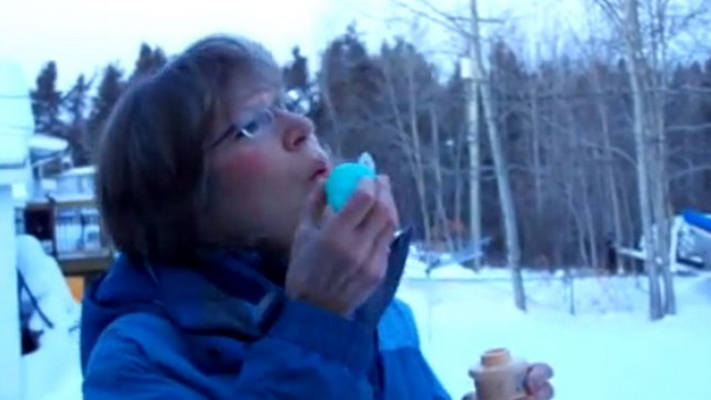 Ce se intampla cand faci baloane de sapun la -45 de grade Celsius! VIDEO