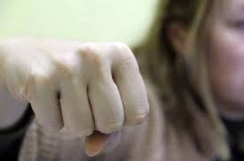 Bătăușa din Constanța a agresat nu mai puțin de nouă persoane, între care polițiști și oameni de pază