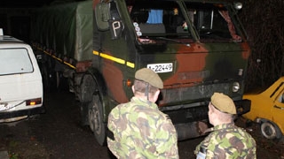 Militarii ucisi de un obuz la Cincu, transportati la Craiova