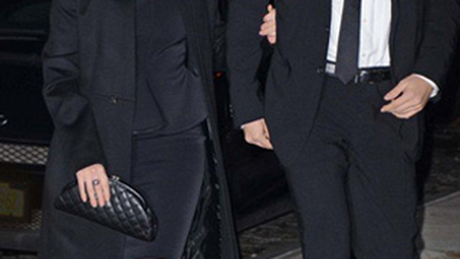 Stiai ca Scarlett Johansson are un frate geaman? Ce crezi, seamana cu sora sa faimoasa?