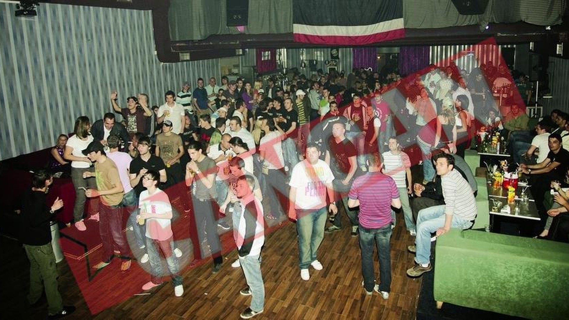 Galeria si jucatorii lui Dinamo au sarbatorit incendierea peluzei din Ghencea