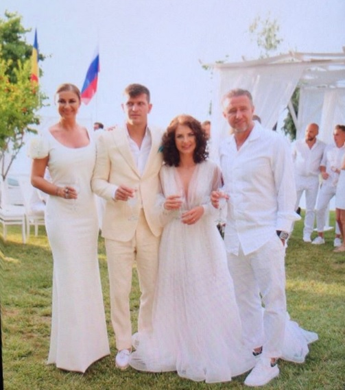 Anamaria Prodan a stârnit un val de controverse după ce s-a afișat în costum de baie: ” Doliul a apus în fața banilor”