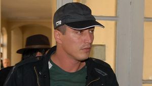 Scrisoarea trimisă de Cristian Cioacă din închisoare! Fostul poliţist este disperat: "Nu am văzut ce au ridicat"
