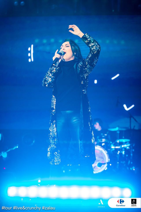 Surpriză! Andra Măruță chiar e însărcinată?! A apărut cu burtica pe scenă, la ultimul concert