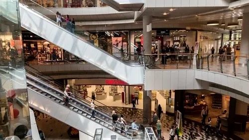 Strigătul medicilor români! Aceștia cer restricționarea accesului în mall-uri și închiderea târgurilor