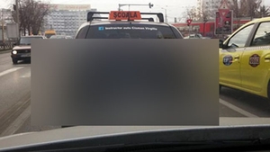 Nu vezi des asa ceva pe strazile din Romania! Ce a scris acest instructor auto pe masina scoala de soferi!