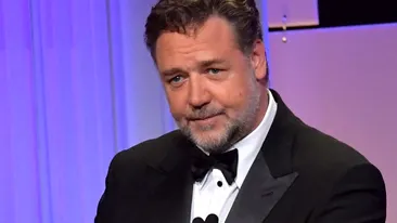 Russell Crowe este de nerecunoscut! Kilogramele în plus l-au transformat complet pe celebrul actor