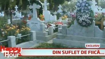 Laura Lavric, la mormantul mamei sale: Azi se implinesc 5 luni de cand ai murit, iar sora mea s-a dus la televiziune sa ne batjocoreasca