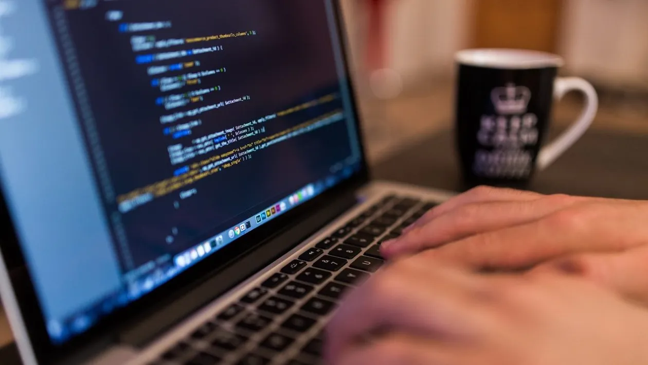 Ce a găsit un internaut sub un pod, în timpul unei căutări pe Google Earth. Imaginile s-au viralizat în doar câteva minute