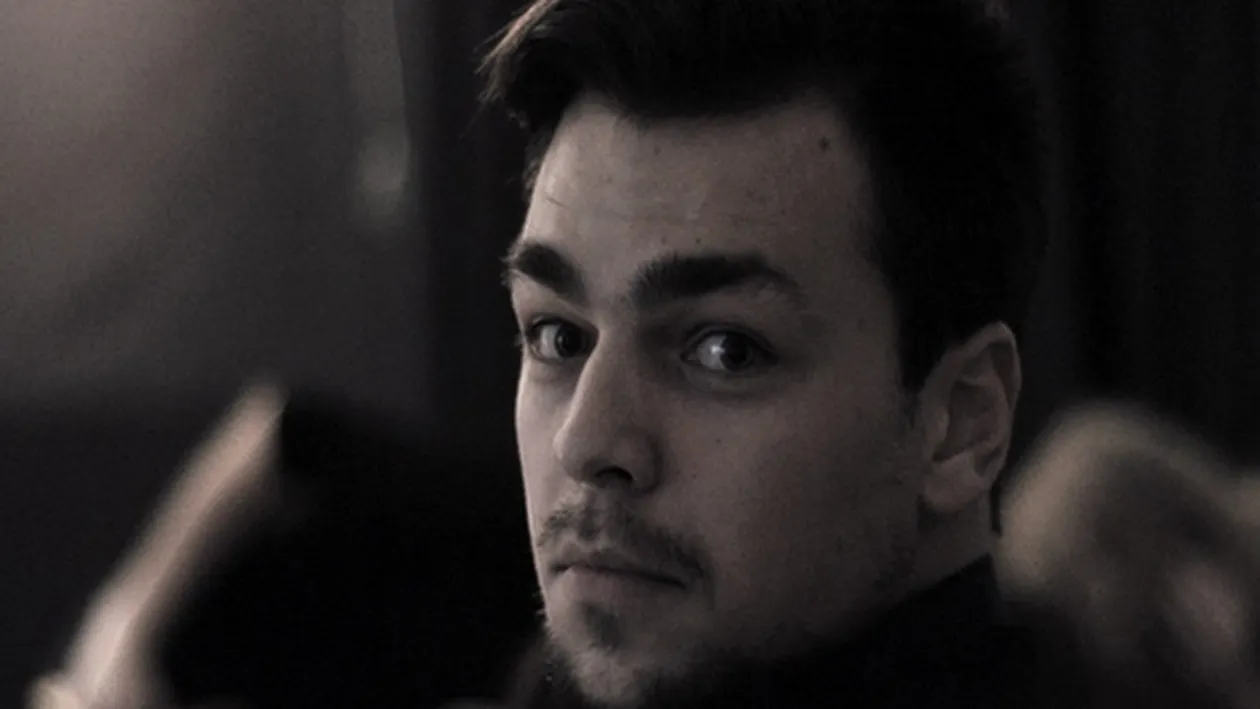 Erotism fara punctuatie pentru 20 de lei! “Leonardo DiCaprio” recita poezii erotice in Romania