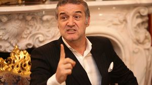 Gigi Becali, declaratii halucinante la iesirea din biserica: "Sunteti latratul Diavolului..."
