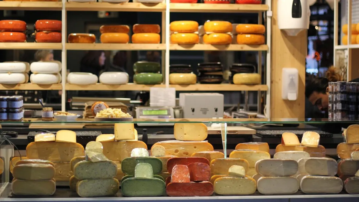 Cea mai nocivă brânză din supermarket. Este nelipsită din alimentaţia românilor