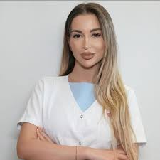 Nu a ajuns ispită la Insula Iubirii, dar și-a făcut talentul în viața reală! Influencerul de 24 de ani a pus mâna pe “sexy-doctorița” (32 de ani)