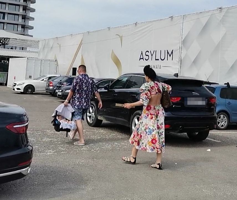 Claudiu Pătrașcu și iubita lui, Diana, au plecat la mare cu bebelușul