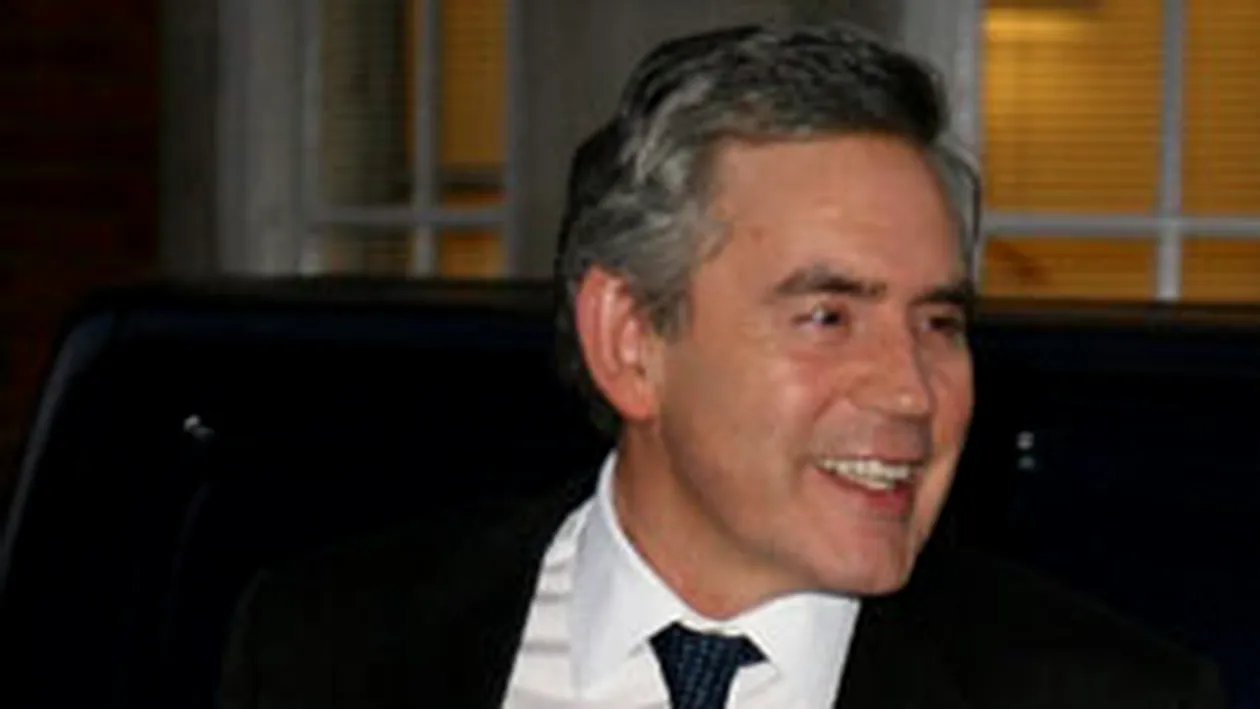 Gordon Brown mananca mai multe banane decat un cimpanzeu