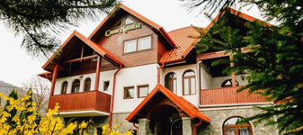 Cornel Dinu și-a scos la vânzare conacul din Sinaia. Cere 585.000 de euro pentru vila cu 6 camere și 7 băi. GALERIE FOTO