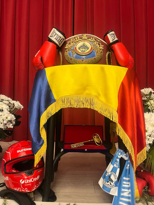 Hunedoara în doliu total: S-au vândut toate coroanele din oraș pentru Mihai Leu! Nimeni n-a mai văzut așa ceva
