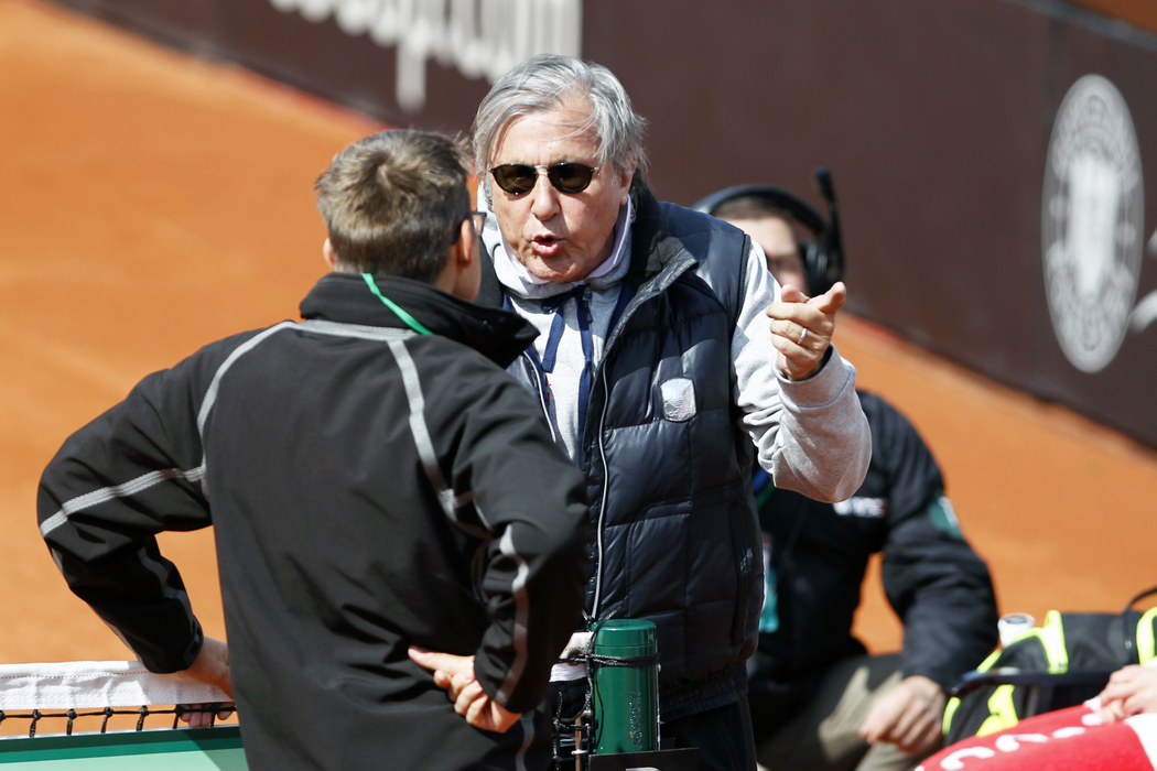 Ilie Năstase a rămas pieton