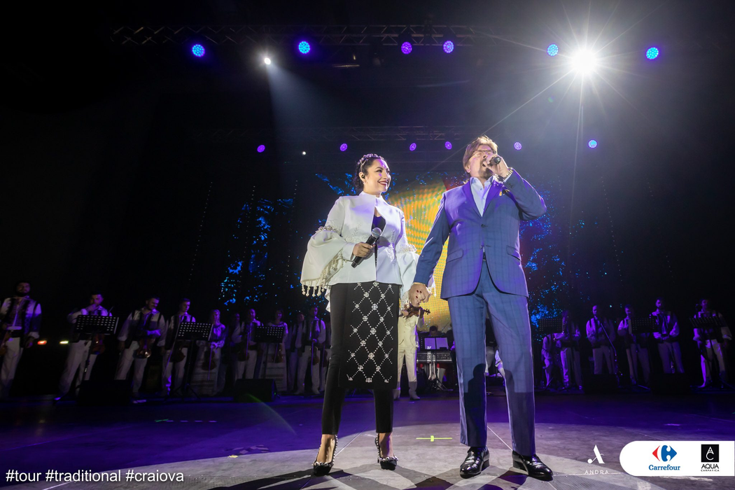 Ce a pățit Andra Măruță în timpul ultimului concert, de la Craiova! Ce au făcut spectatorii din primul rând