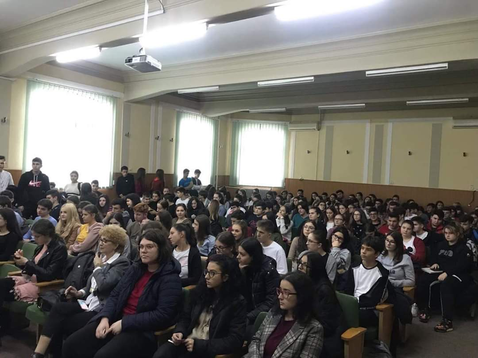 Copiii au organizat și spectacole caritabile