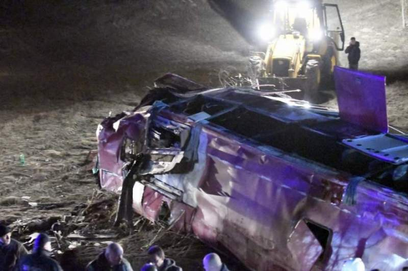 Un autocar s-a răsturnat pe autostradă. 13 morți, iar numărul victimelor poate crește | FOTO