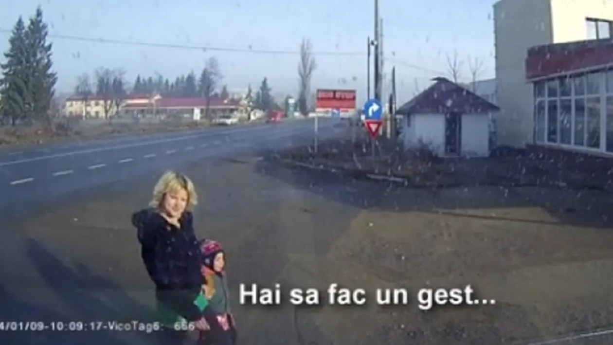 VIDEO Cea mai denaturata mama din Romania! Se prostitueaza de fata cu fetita ei de 4 ani si o lasa se uite: Ce are?