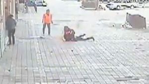 Incredibil dar adevarat! I-a dat foc sotiei in plina strada!