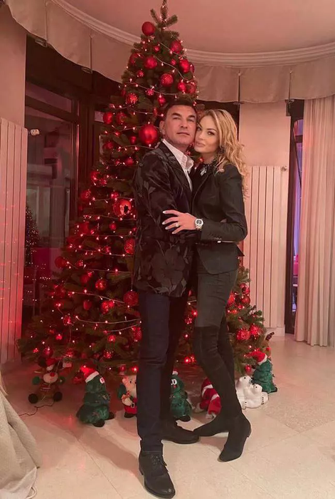 Cum arată locuința Valentinei Pelinel și a lui Cristi Borcea. Imagini cu bradul din living