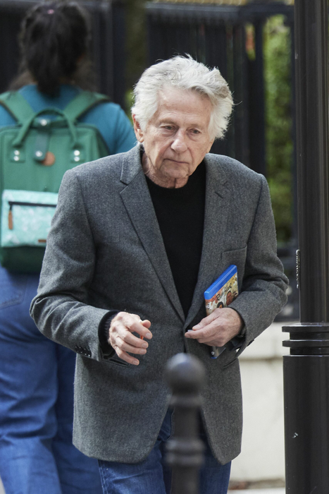 Exclusif - BI - No Credit - Roman Polanski se promène avenue Montaigne à Paris le 1er octobre 2024. Exclusive - BI - No Credit - For Germany call for price - Roman Polanski walks along Avenue Montaigne in Paris on October 1, 2024.