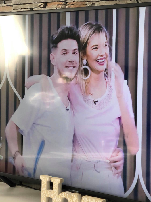 Dovada că asistenta de la „Neatza cu Răzvan și Dani” și Cuza de la „Noaptea Târziu” s-au împăcat! S-au îmbrățișat, în direct, la Tv