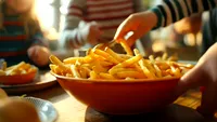 Cum să faci acasă cartofi prăjiți ca la Mc Donald's. Trucul simplu și ingenios a devenit viral!