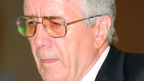 Se chinuie sa lege cuvintele si toata lumea l-a parasit! Un urias cantaret e pustiit: “Singuratatea este cea mai rea boala"
