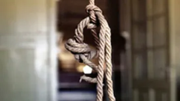 Durere fără margini pentru o familie din Târgu Jiu! O fetiţă de numai 13 ani s-a spânzurat cu mai multe eşarfe