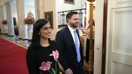 JD Vance a devenit tată pentru a patra oară. Ce nume au ales pentru copil